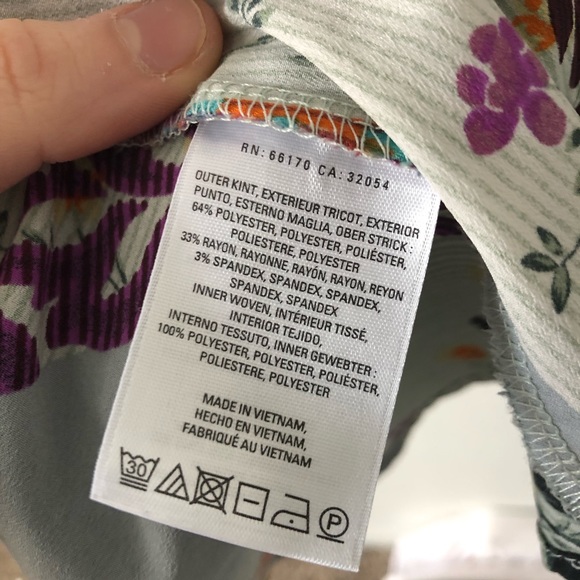 🌿🌿🌿LITTLE YELLOW BUTTON Boho Underlay Sweater - Picture 6 of 8